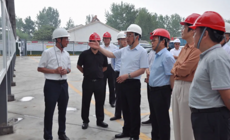 江苏省铁路集团董事长丁建奇带队到南京枢纽、宁淮铁路项目调研指导工作